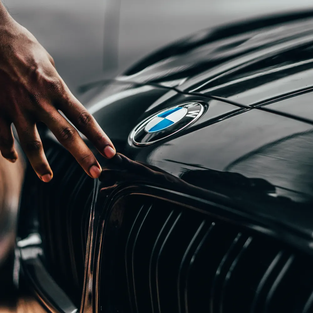 Капот BMW после полировки